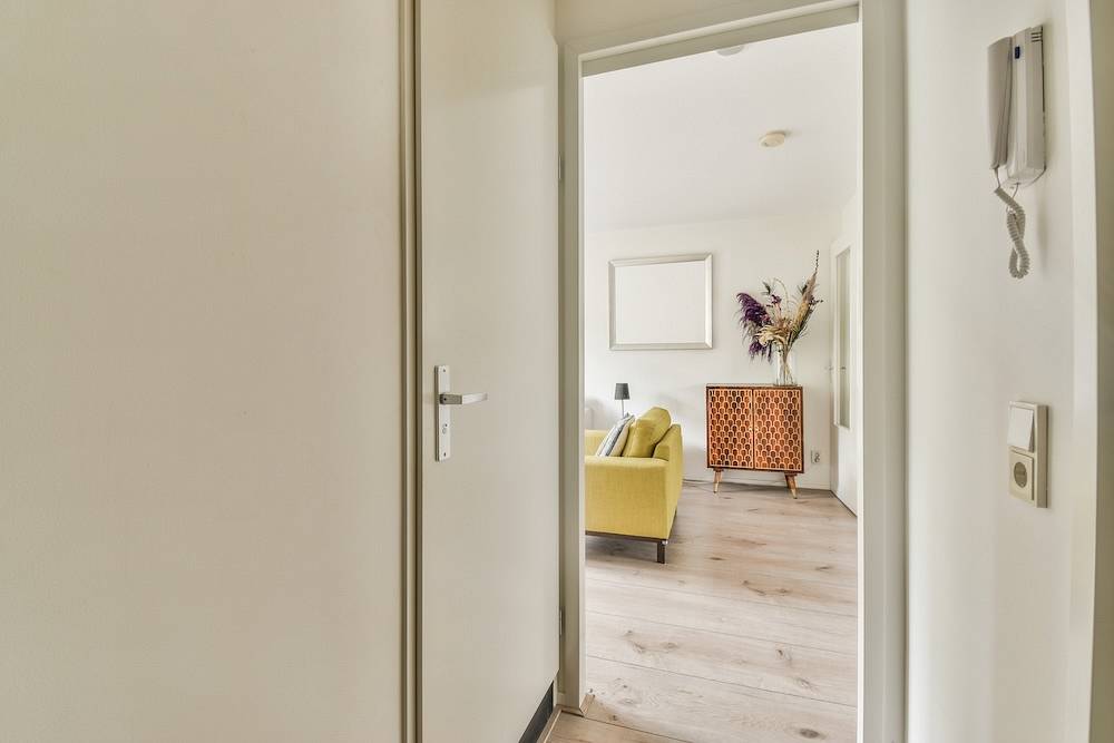 Jakie drzwi wejściowe do mieszkania wybrać? Kompletny poradnik 2026