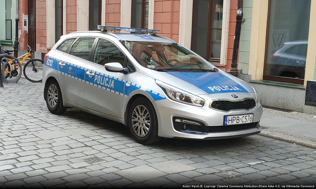 Funkcjonariusz Policji promuje zawód policjanta w II Liceum Ogólnokształcącym w Gdyni